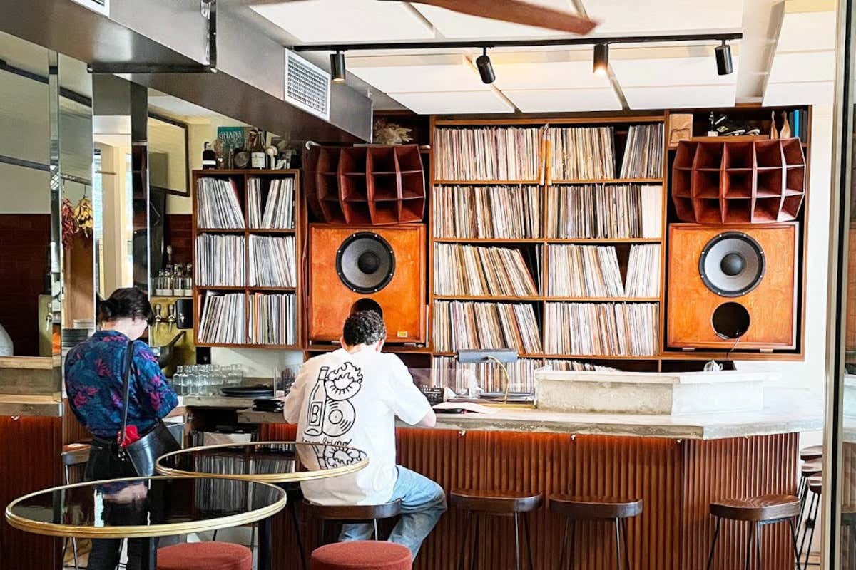 Listening bar: dal Giappone con furore, tra musica e cocktail di qualità Listening bar: dal Giappone con furore, tra musica e cocktail di qualità