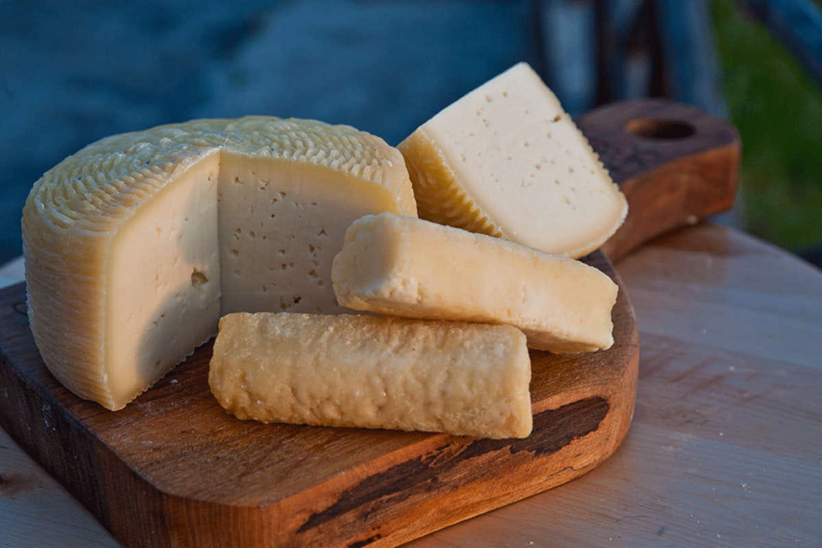 Sul tagliere dei formaggi: Ossolano Dop, Pecorino di Picinisco e Sardo Maturo