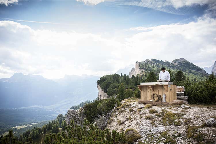 Preparazione del pic-nic SaBrite - Estate 2020, torna in voga il pic-nic Così la montagna sarà anti-covid