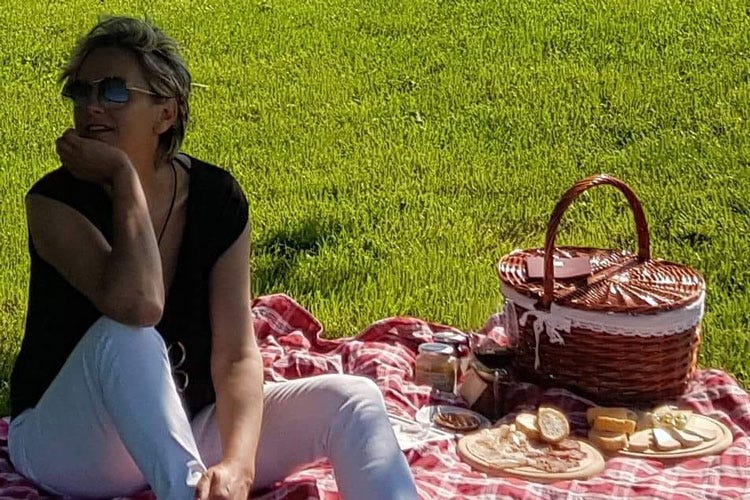 Antonietta Acampora - Romantico, sfizioso e palstic free Il picnic principe dell'estate lenta