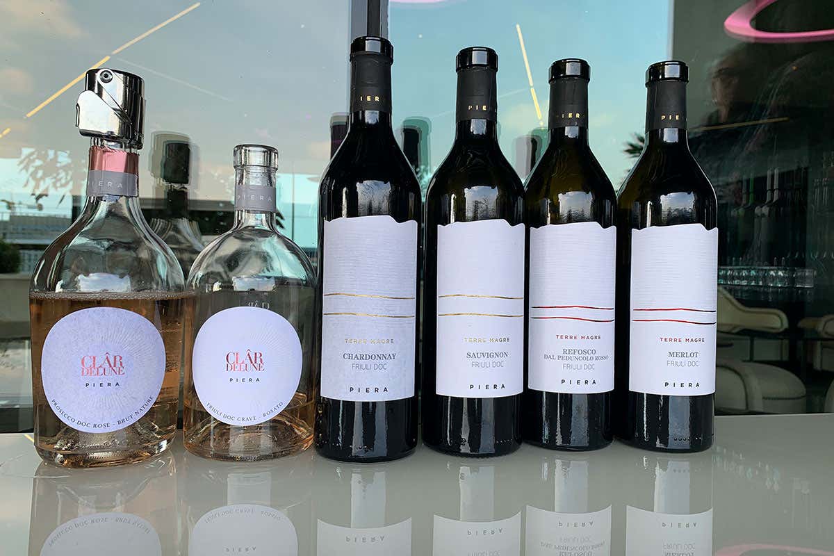 Le bottiglie delle linee Clâr de Lune e Terre Magre Piera 1899, dentro un vino l’anima delle persone Le bottiglie delle linee Clâr de Lune e Terre Magre Piera 1899, dentro un vino l’anima delle persone