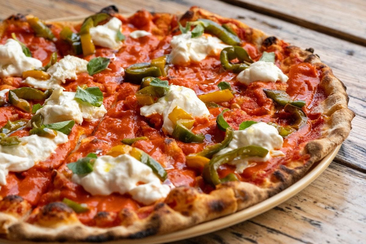 La pizza romana esce da Roma: è tempo della sfida con la napoletana?