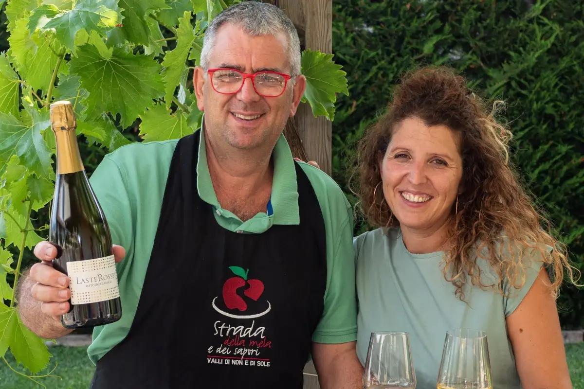 Pietro Pancheri e Silvia Tadiello&nbsp; Apericena green tra i filari di mele della Val di Non