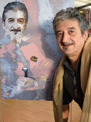 Pietro Rongoni vicino al suo ritratto (foto: Sergio Cusumano)