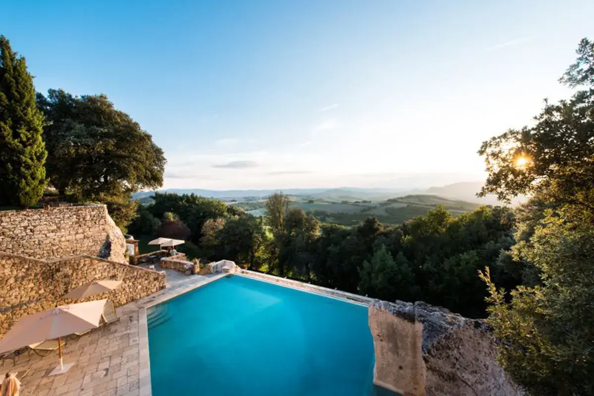 Vista sulle colline toscane Borgo Pignano, charme e relax tra le colline toscane