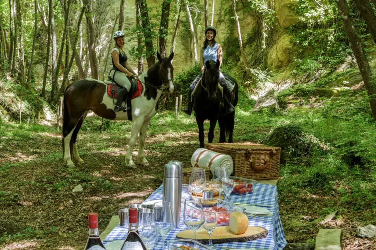Esperienze e sapori genuini locali Borgo Pignano, charme e relax tra le colline toscane