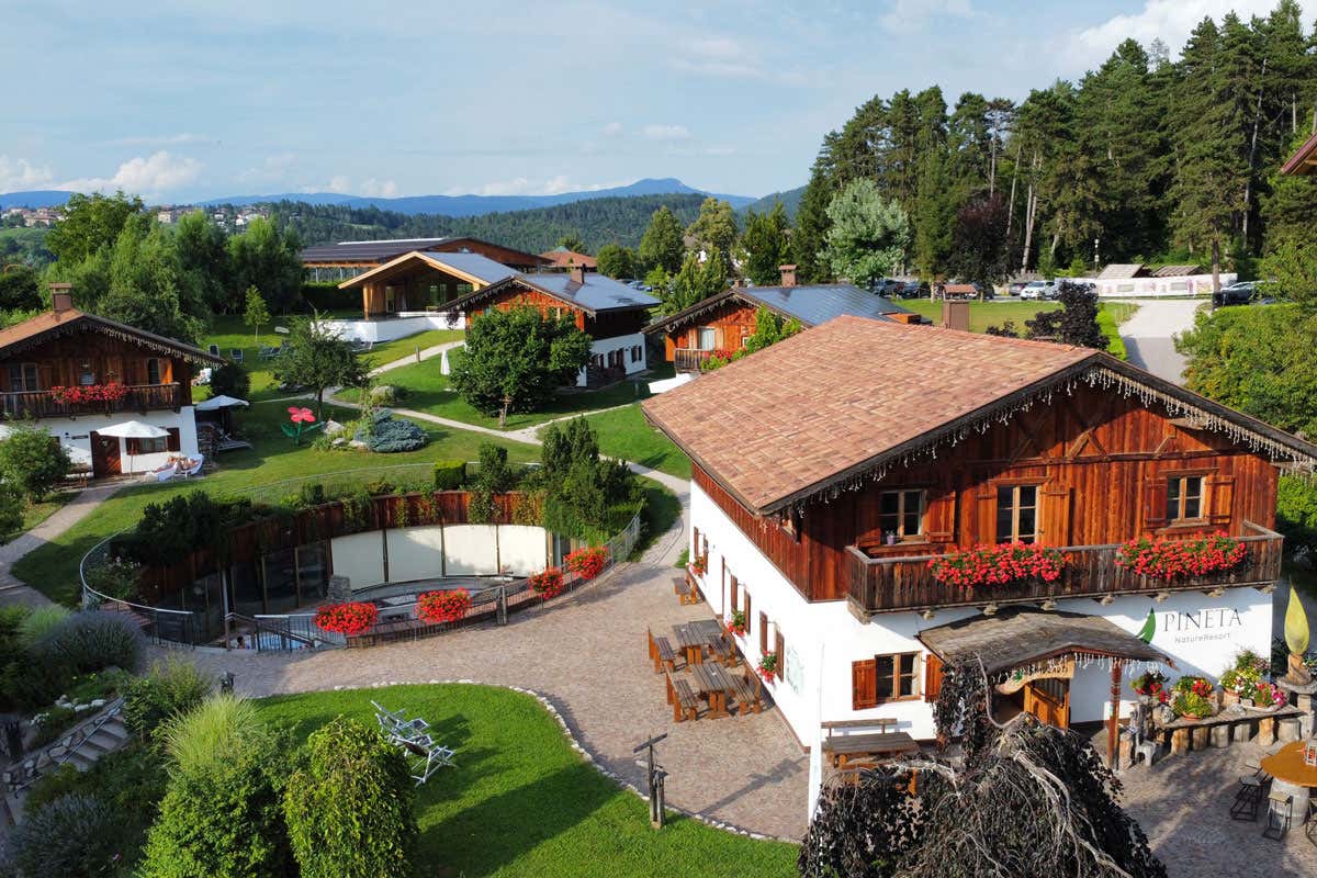 C’è una valle tra rovine ancestrali e silenzi inquieti, in cui la Mela Dop affascinò Sissi C’è una valle tra rovine ancestrali e silenzi inquieti, in cui la Mela Dop affascinò Sissi