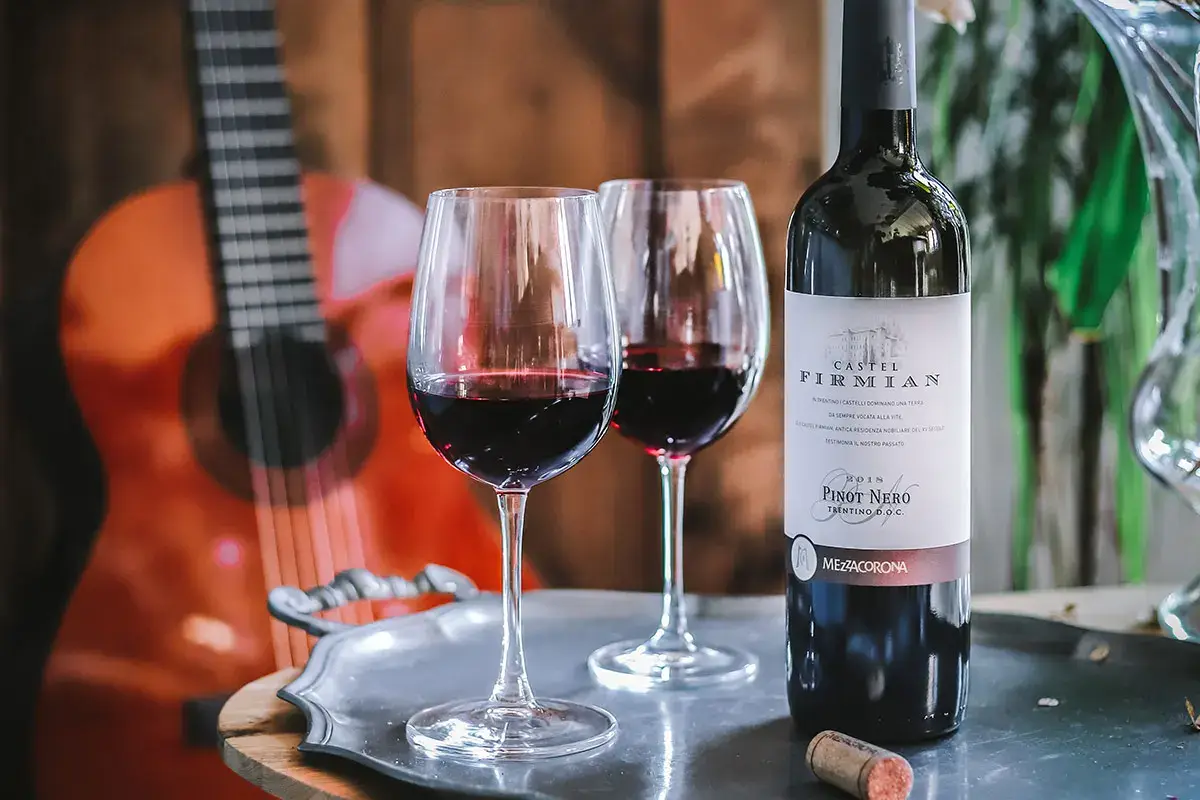 Pinot Nero Trentino Doc Castel Firmian Pinot Nero con farrotto e finferle, perfetta simbiosi di sapori