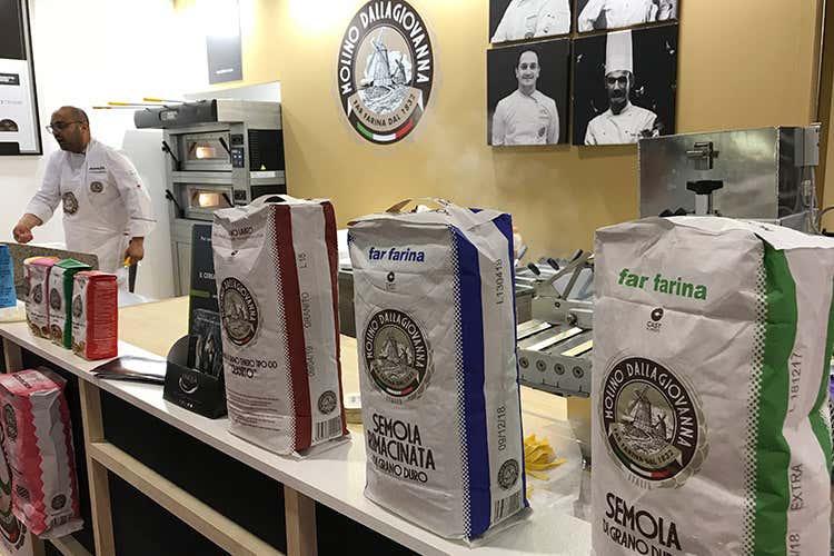 (Pinsa romana e pizza in pala Le farine speciali di Molino Dallagiovanna)