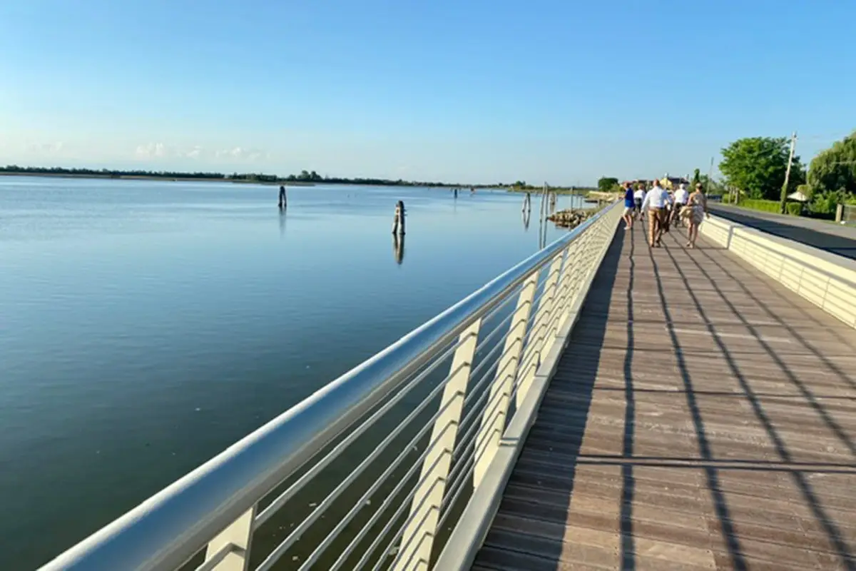 La pista a sbalzo sulla laguna veneta Camminare sull&rsquo;acqua? Aperta la pista ciclabile a sbalzo sulla Laguna