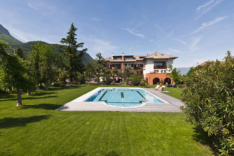 Piscina del Weingut Klosterhof Le pi&ugrave; belle piscine tra i vigneti? Tappa in Alto Adige