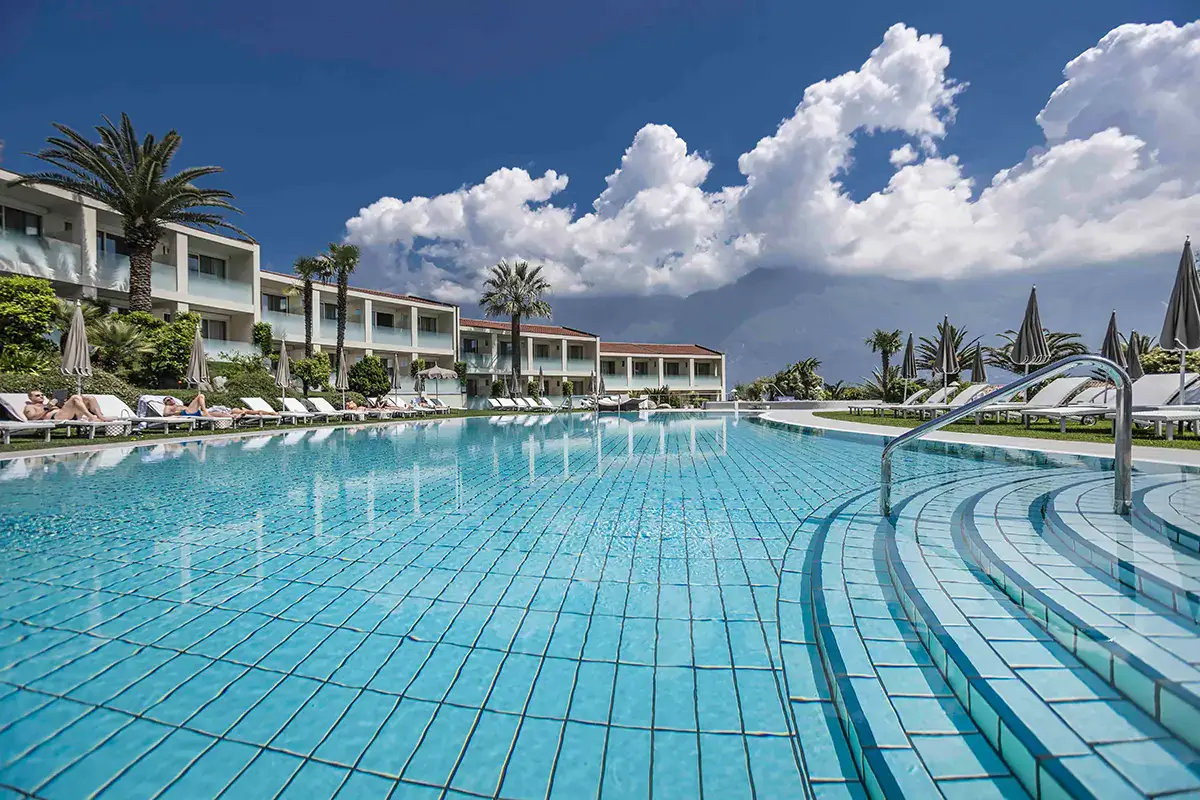 La piscina esterna del Park Hotel Imperial Al Park Hotel Imperial c'&egrave; tempo fino al 12 dicembre per godersi un trattamento relax