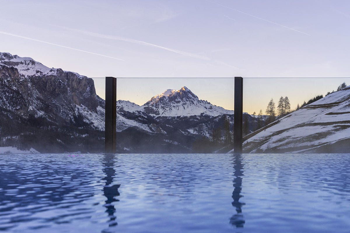 La Sky Pool riscaldata Vacanza da chalet al Dolomiti Wellness Hotel Fanes