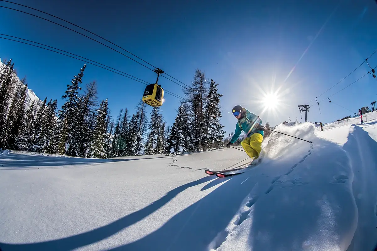Piste Espace San Bernardo. Foto: Mazzoli studio In maschera sulle piste da sci? Succede a La Thuile