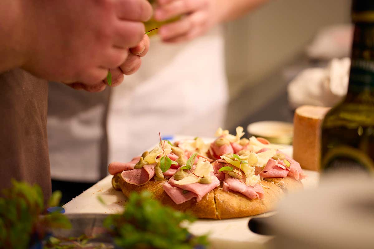 Scopri i sei formaggi svizzeri d'eccellenza protagonisti di “{[ ]} che Svizzeri”