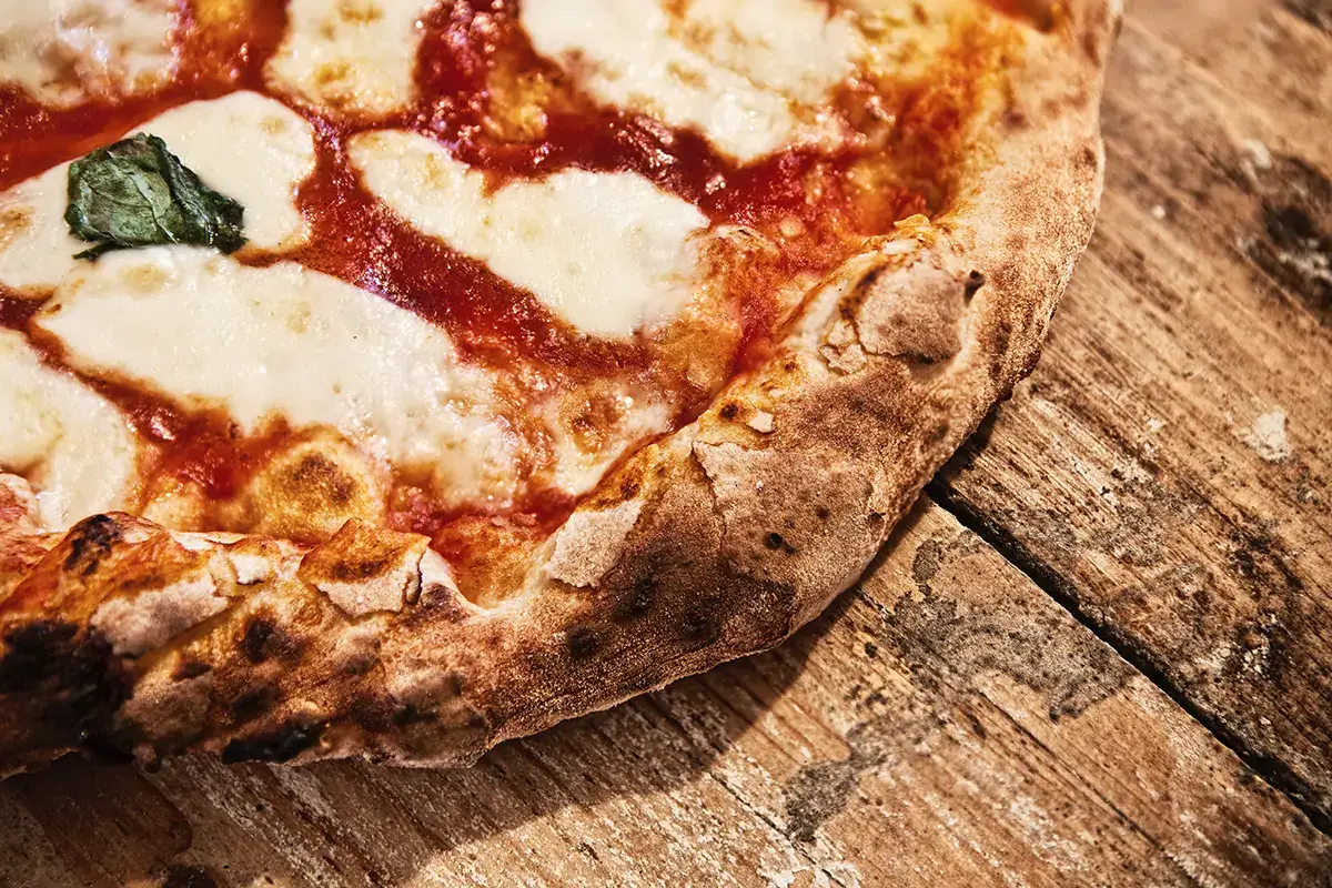 Su Repubblica l'affondo del presidente del Napoli Calcio a un'icona della citt&agrave;: la pizza Napoli, schiaffo di De Laurentiis alla pizza: &laquo;Quella napoletana spesso bruciata&raquo;