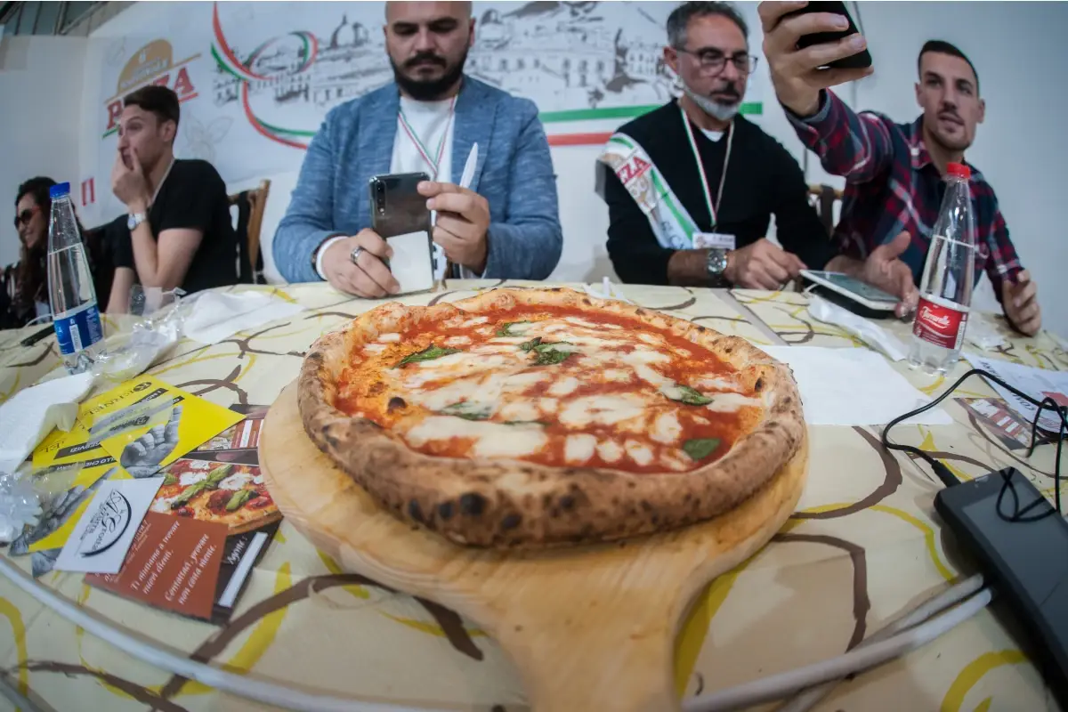 100 giornalisti esperti da tutta Italia per giudicare i concorrenti&nbsp; A Paestum arriva il Campionato Nazionale Pizza Doc