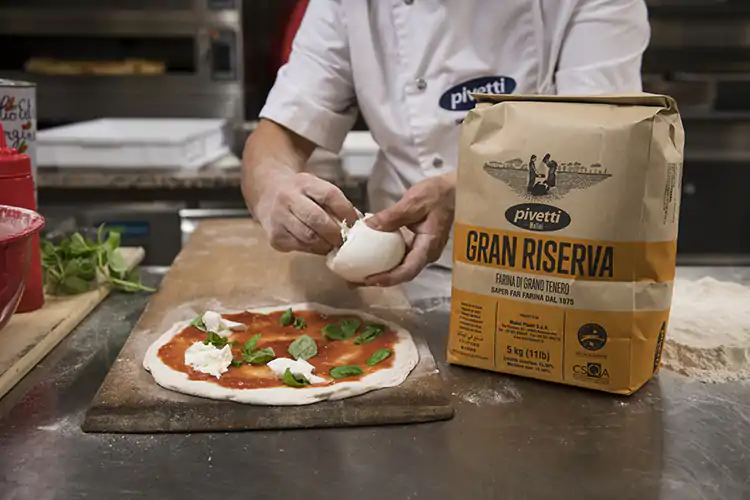 Online gli appuntamenti tematici dedicati alla pizza Piazza e impasti idratati come fare? Lo spiega online Antonio Boscia