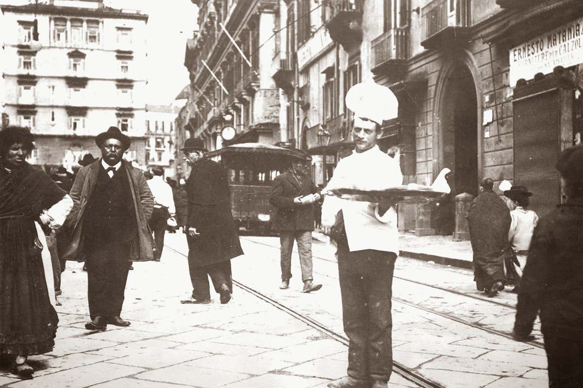 Pizzeria Iorio. Foto: Archivio storico pizzaioli napoletani La storia della Pizza: dalla Bibbia fino all'Unesco, passando per... la Regina Margherita