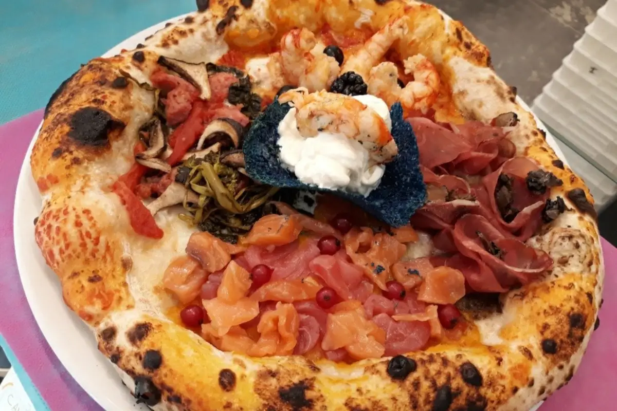 Una pizza di Pitta a Giovinazzo&nbsp; Recensioni negative su Tripadvisor: il pizzaiolo fa denuncia alla Polizia Postale
