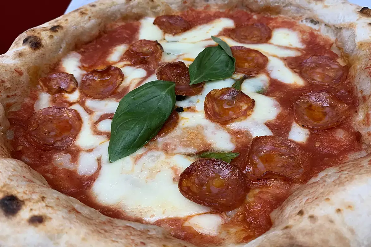 L'offerta gastronomica campana &egrave; completa, dalla pizza in avanti Rossopomodoro, una balconata di tipicit&agrave; che si affaccia sul mondo