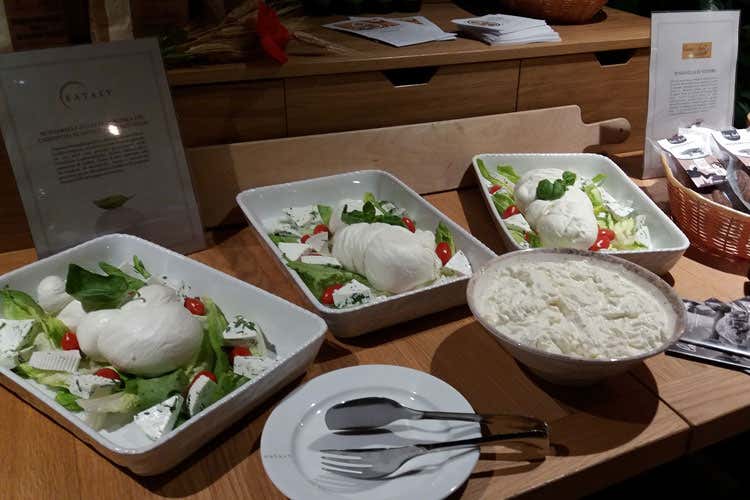 (La Pizza del territorio di Eataly in tour si fa ambasciatrice delle tipicità regionali) (La Pizza del territorio di Eataly in tour si fa ambasciatrice delle tipicità regionali)