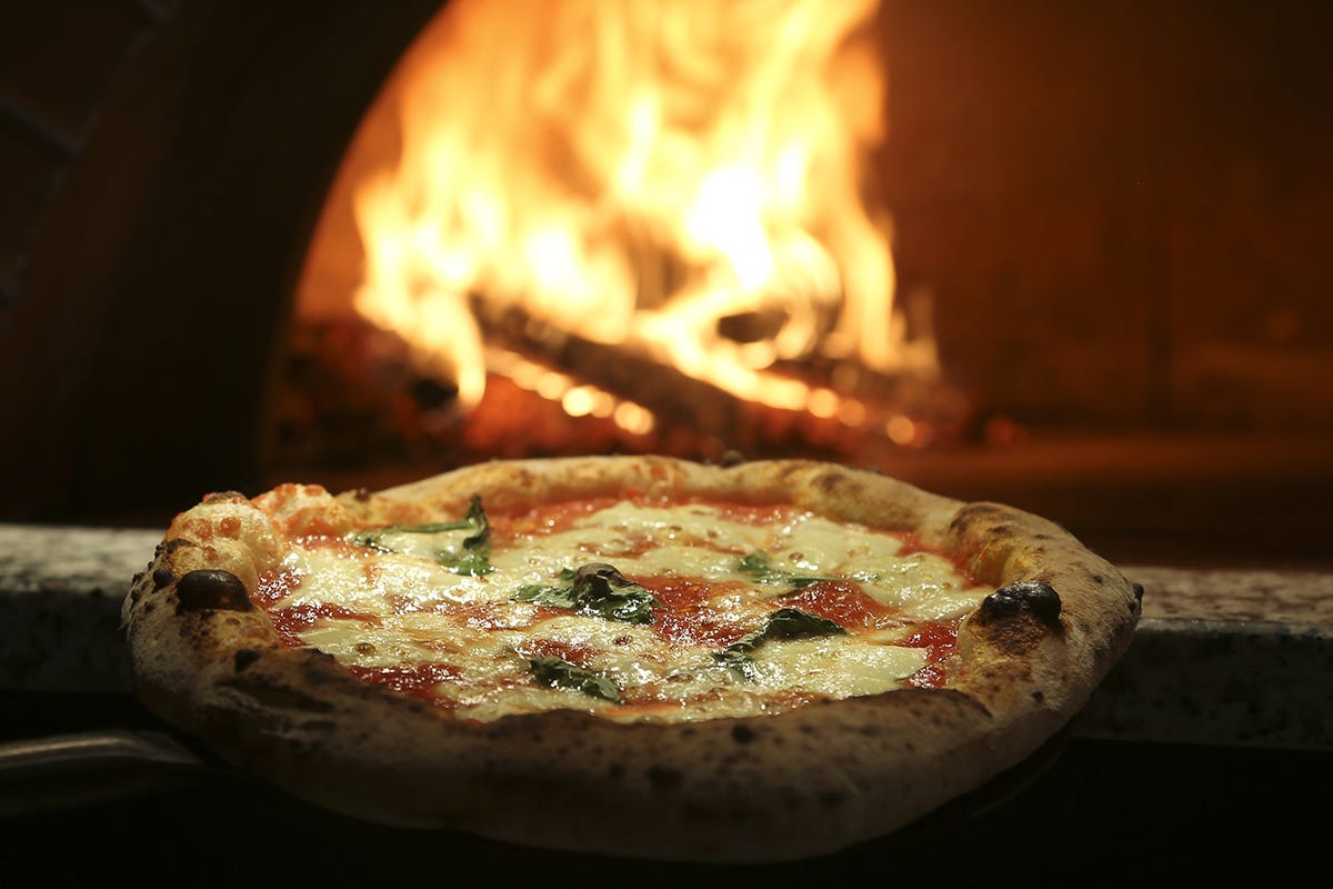 Pizzaioli francesi in sfida per la migliore pizza napoletana