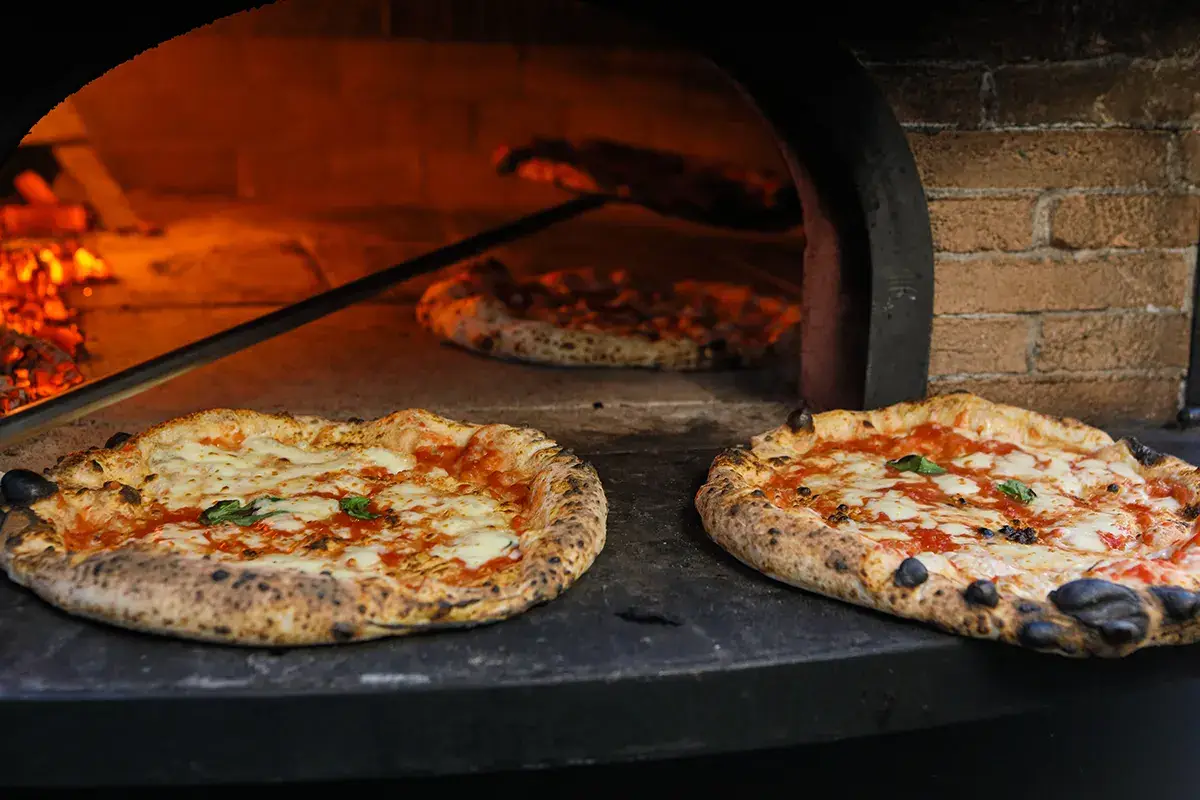 Fra rincari di energia e farine, lievita anche il prezzo della pizza