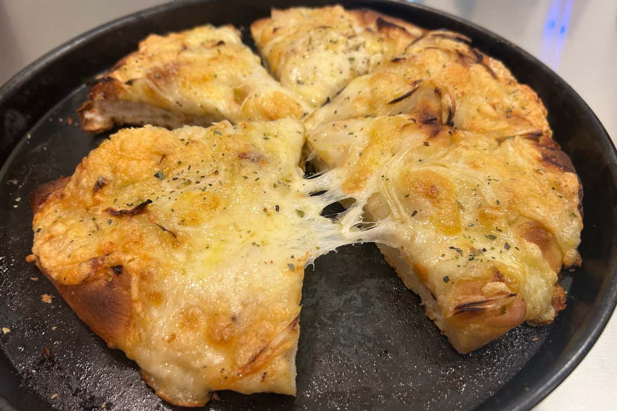 La pizza argentina in padellino di Pizza Baar