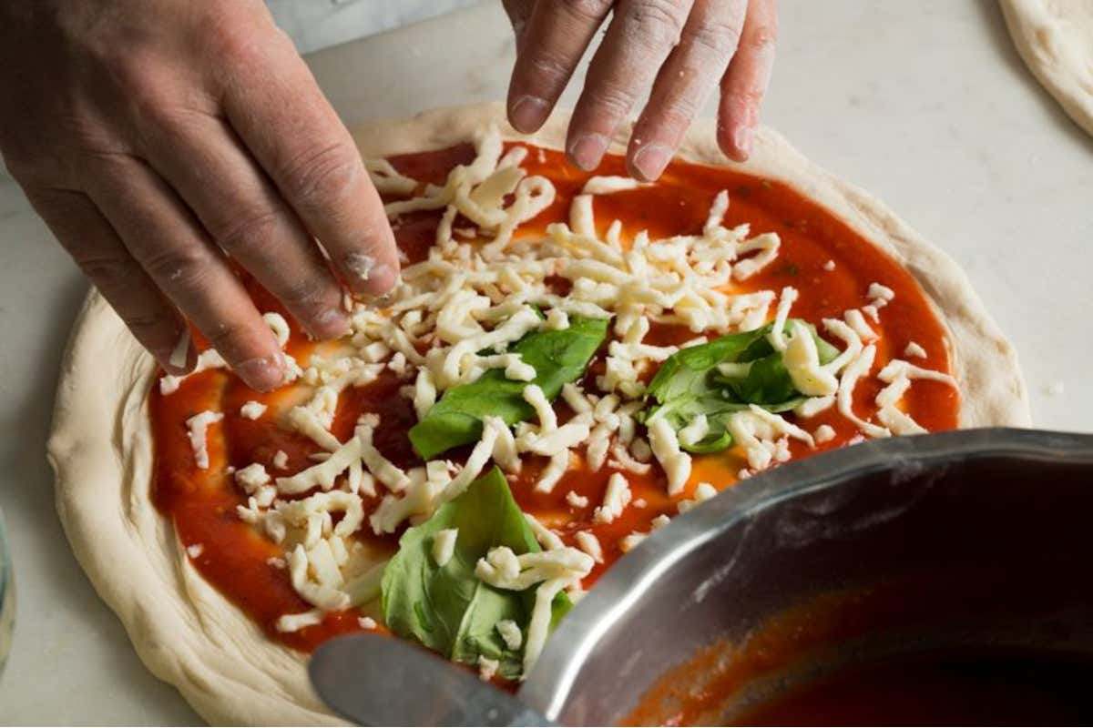 All’Antica Pizzeria Ciro 1923 il vino perfetto per mozzarella e pizza Margherita All’Antica Pizzeria Ciro 1923 il vino perfetto per mozzarella e pizza Margherita