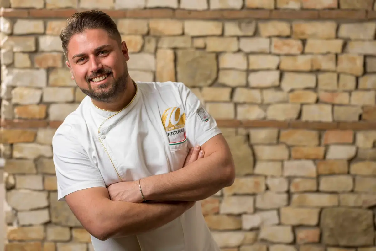 Diego Vitagliano 10 Diego Vitagliano a Napoli &egrave; la miglior pizzeria d'Europa