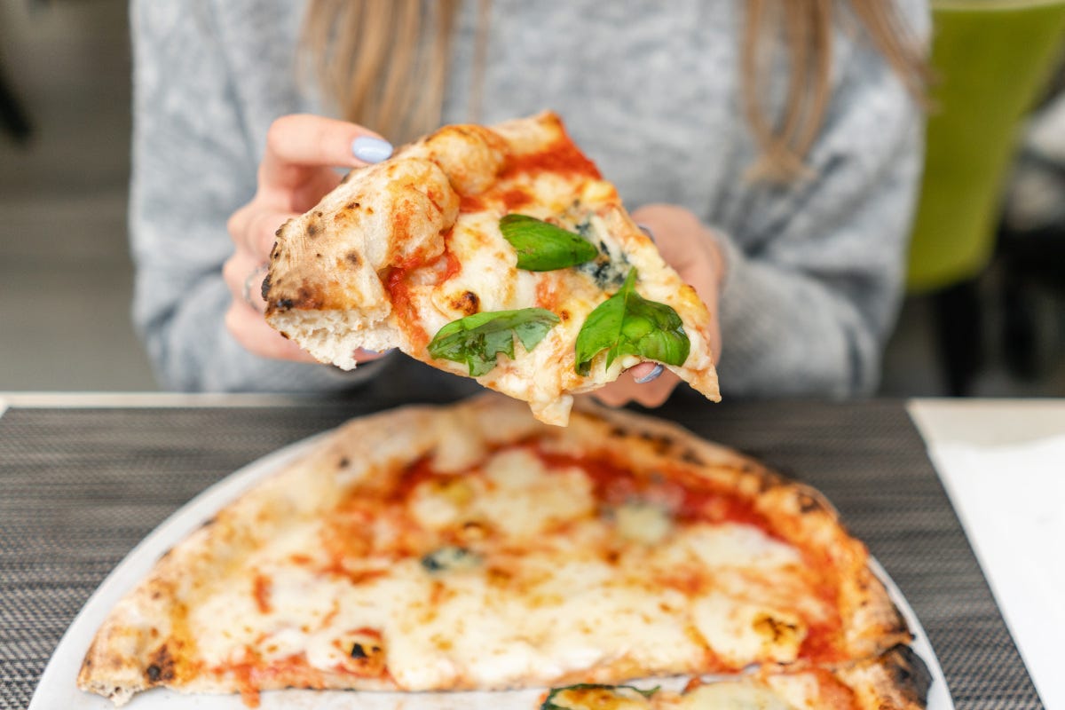 Gli italiani alla pizza non rinunciano Caro vita? Gli italiani alla pizza non rinunciano