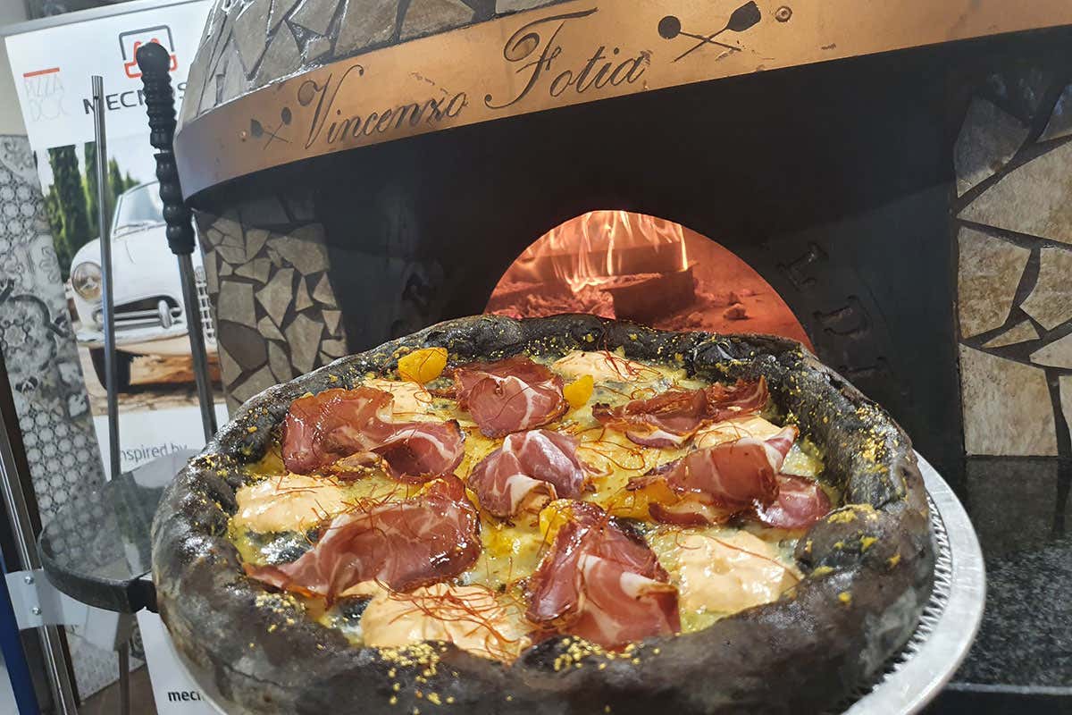 Il pizzaiolo Vincenzo Fotia ha scelto l&rsquo;alta qualit&agrave; delle farine Caputo