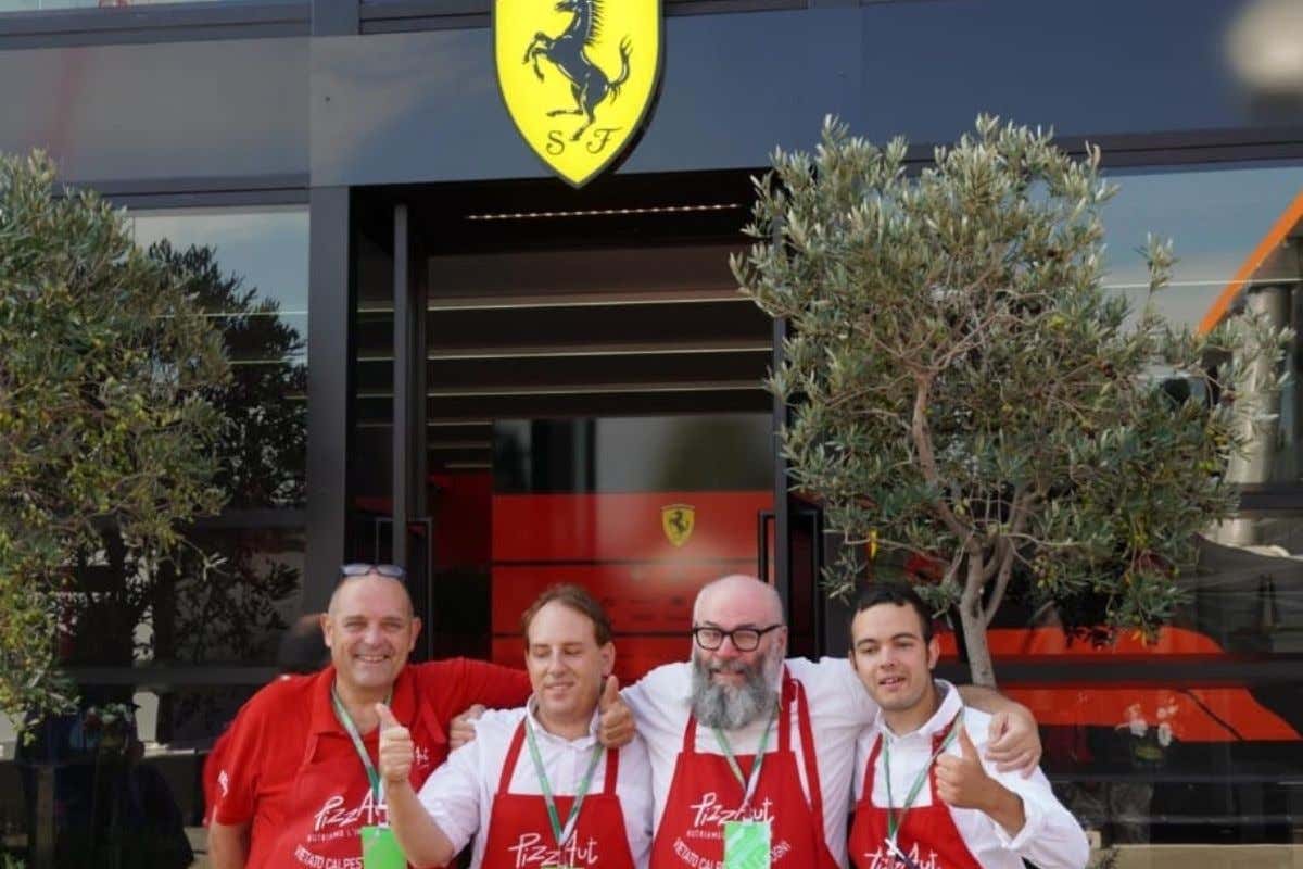 I ragazzi di PizzAut protagonisti a Monza creano una pizza dedicata al Gran Premio I ragazzi di PizzAut protagonisti a Monza creano una pizza dedicata al Gran Premio