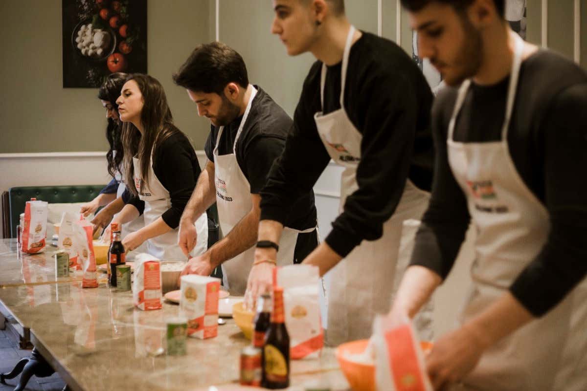 La pizza napoletana sfida la piadina: a Bologna in arrivo il PizzaVillage@Home