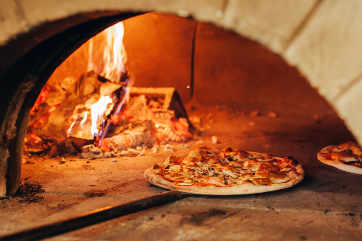 Una pizza nel forno a legna Alla scoperta di monumenti e pizzerie di Venezia, Verona e Padova