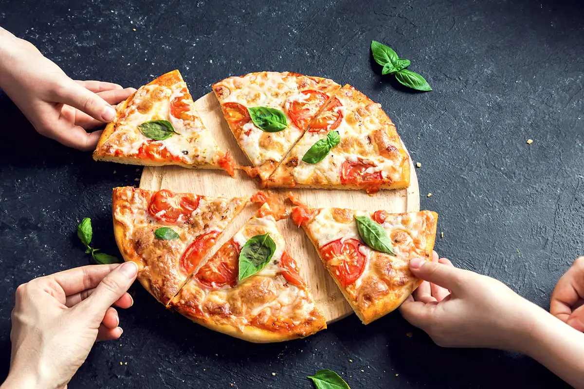 Pizzerie d'Italia ha recensito 680 pizzerie in tutto il Paese Pizzerie d'Italia 2022, Campania la regione pi&ugrave; premiata dalla guida