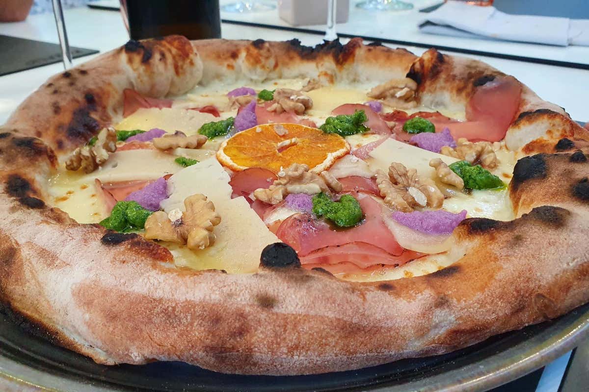 Il matrimonio d'amorosi sensi tra la pizza napoletana e il vino trentino