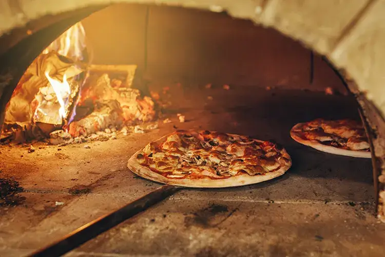 La lunga tradizione delle pizzerie Le migliori e le pi&ugrave; storiche: ecco le pizzerie che meritano un viaggio