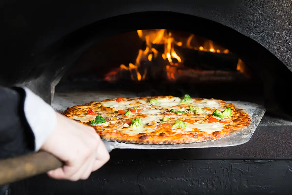Il 2,5% delle pizzerie intervistate ha chiuso definitivamente Delivery e asporto non bastano Anche le pizzerie soffrono