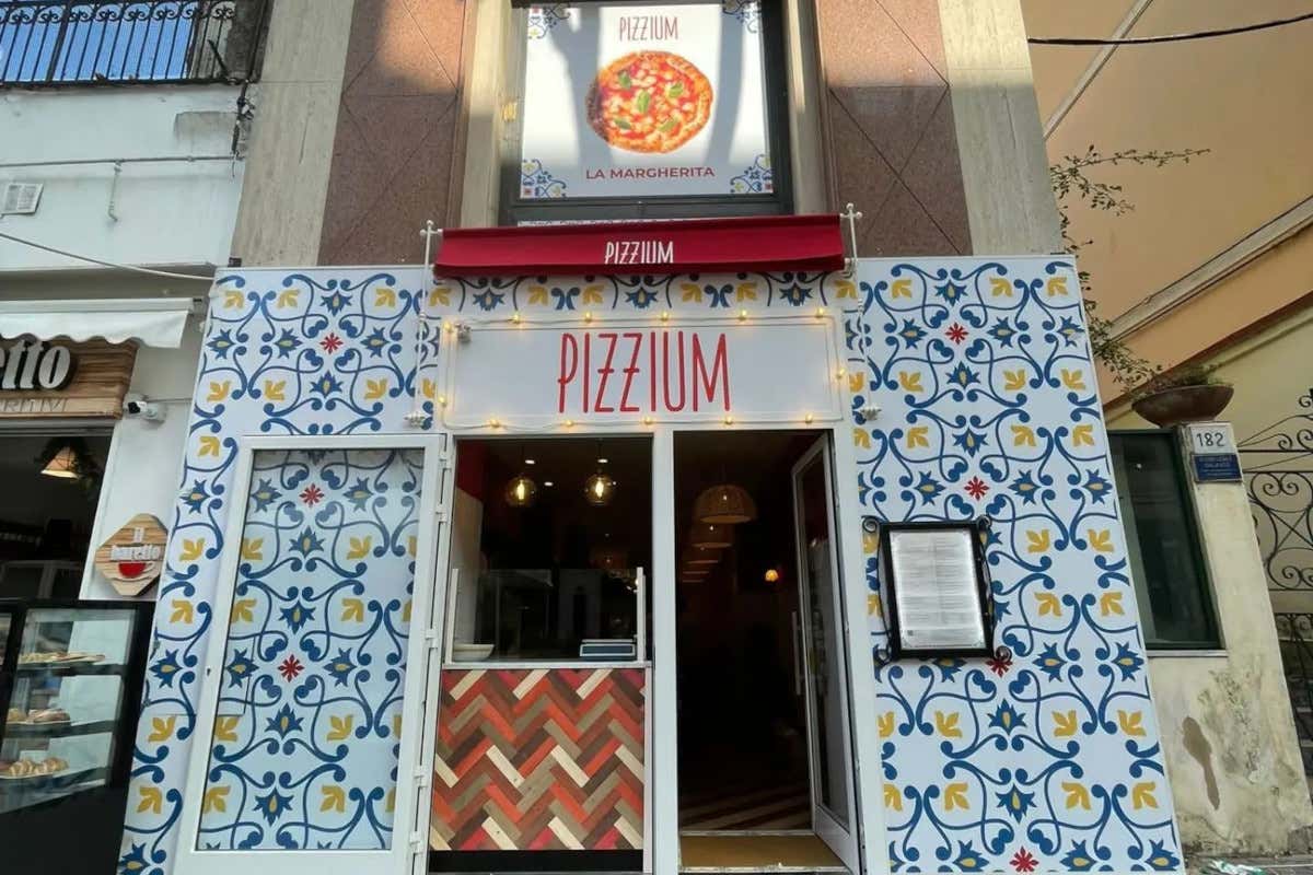 Pizzium è tornata a “casa”: ecco la nuova apertura a Napoli Pizzium è tornata a “casa”: ecco la nuova apertura a Napoli