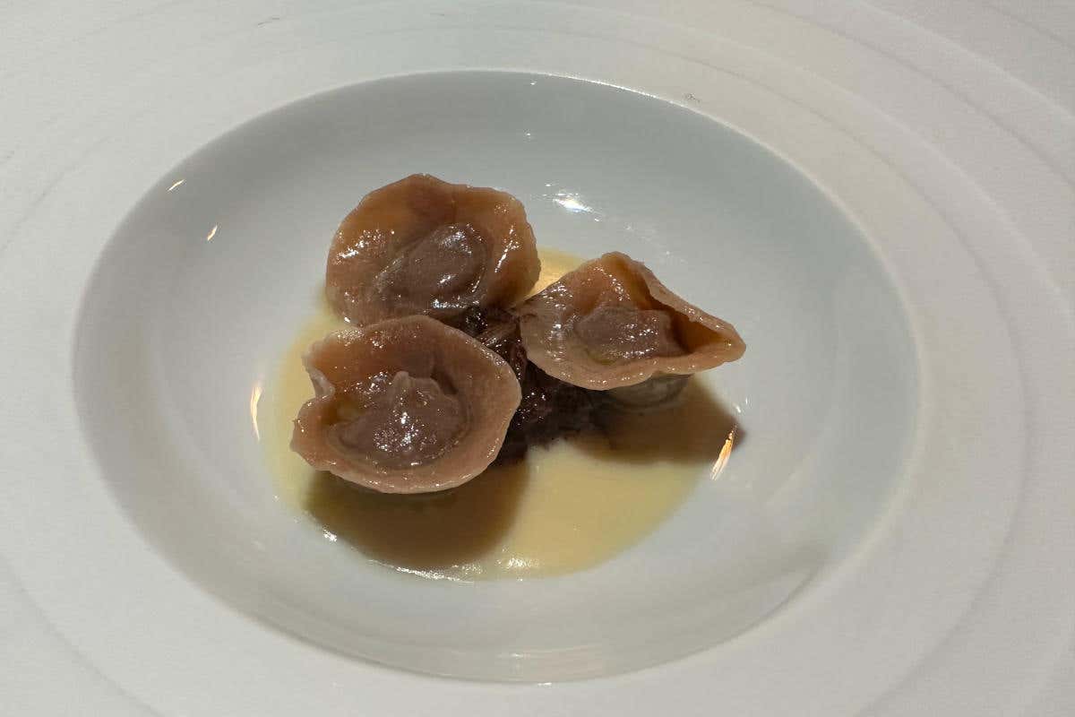 Ravioli -pasta alle castagne, salmì di lepre, Testun alle vinacce (Suinsom) Hotel Tyrol impossibile annoiarsi: dallo sci al gusto tutte le emozioni della Val Gardena