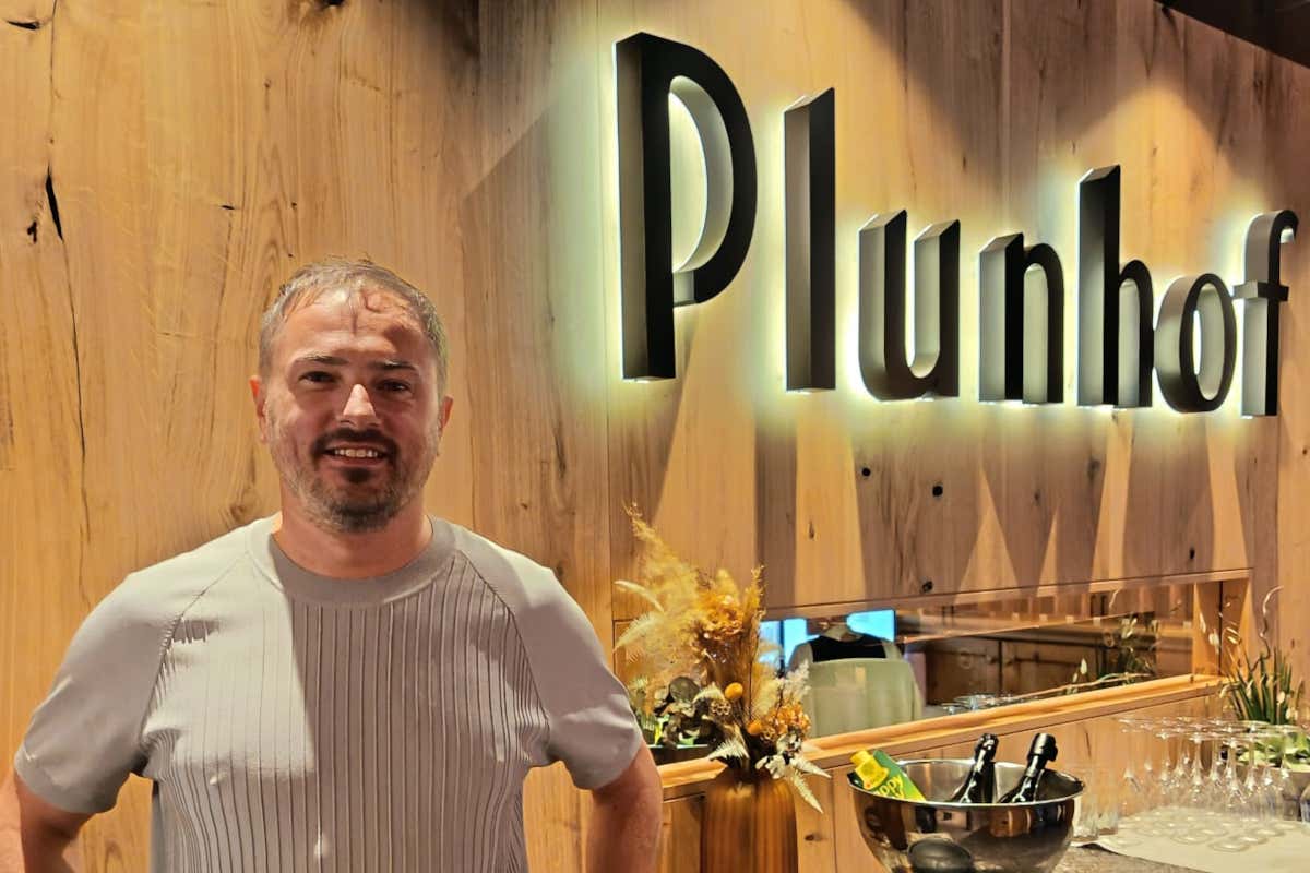 Benessere tra le Alpi: l'hotel dove vivere l’autunno tra Sky Pool, saune e natura Benessere tra le Alpi: l'hotel dove vivere l’autunno tra Sky Pool, saune e natura