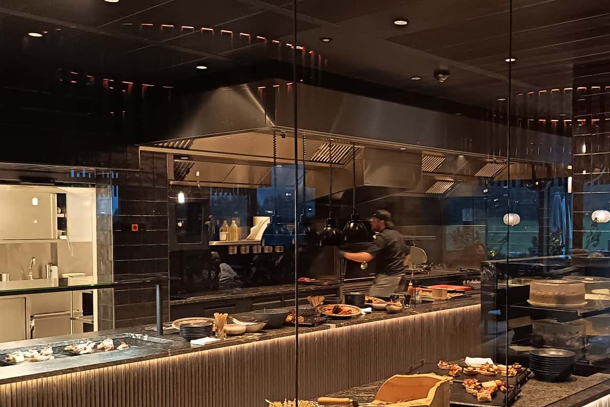 Benessere tra le Alpi: l'hotel dove vivere l’autunno tra Sky Pool, saune e natura Benessere tra le Alpi: l'hotel dove vivere l’autunno tra Sky Pool, saune e natura