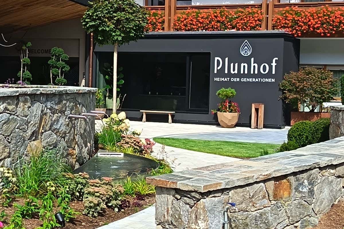Benessere tra le Alpi: l'hotel dove vivere l’autunno tra Sky Pool, saune e natura Benessere tra le Alpi: l'hotel dove vivere l’autunno tra Sky Pool, saune e natura