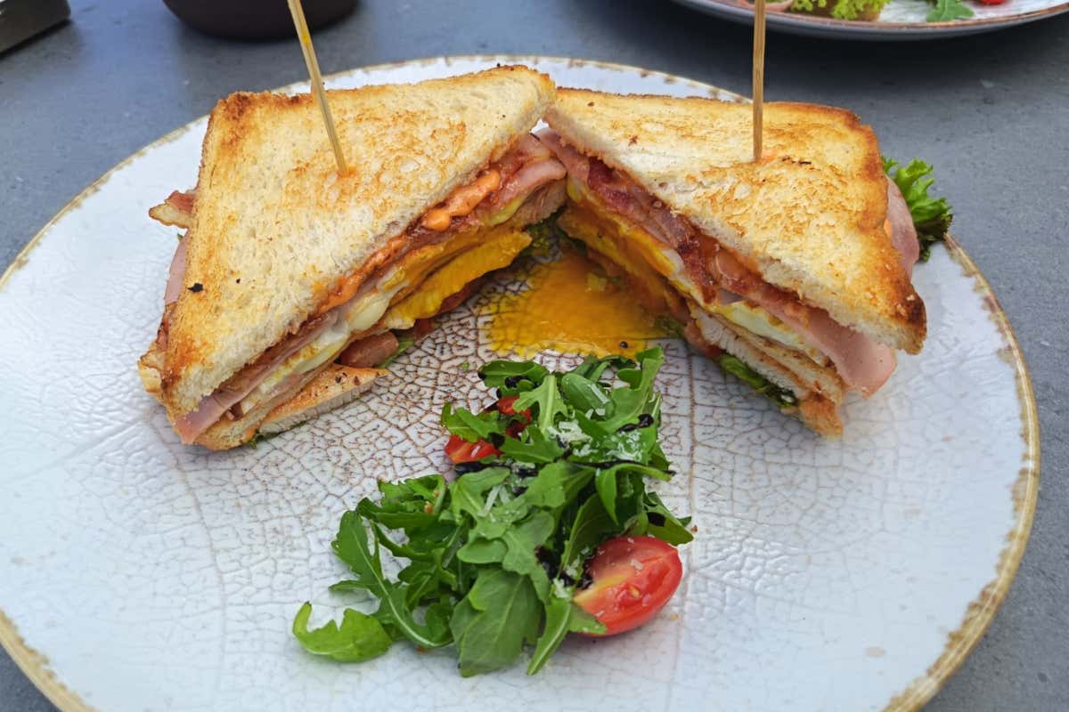 Benessere tra le Alpi: l'hotel dove vivere l’autunno tra Sky Pool, saune e natura Benessere tra le Alpi: l'hotel dove vivere l’autunno tra Sky Pool, saune e natura