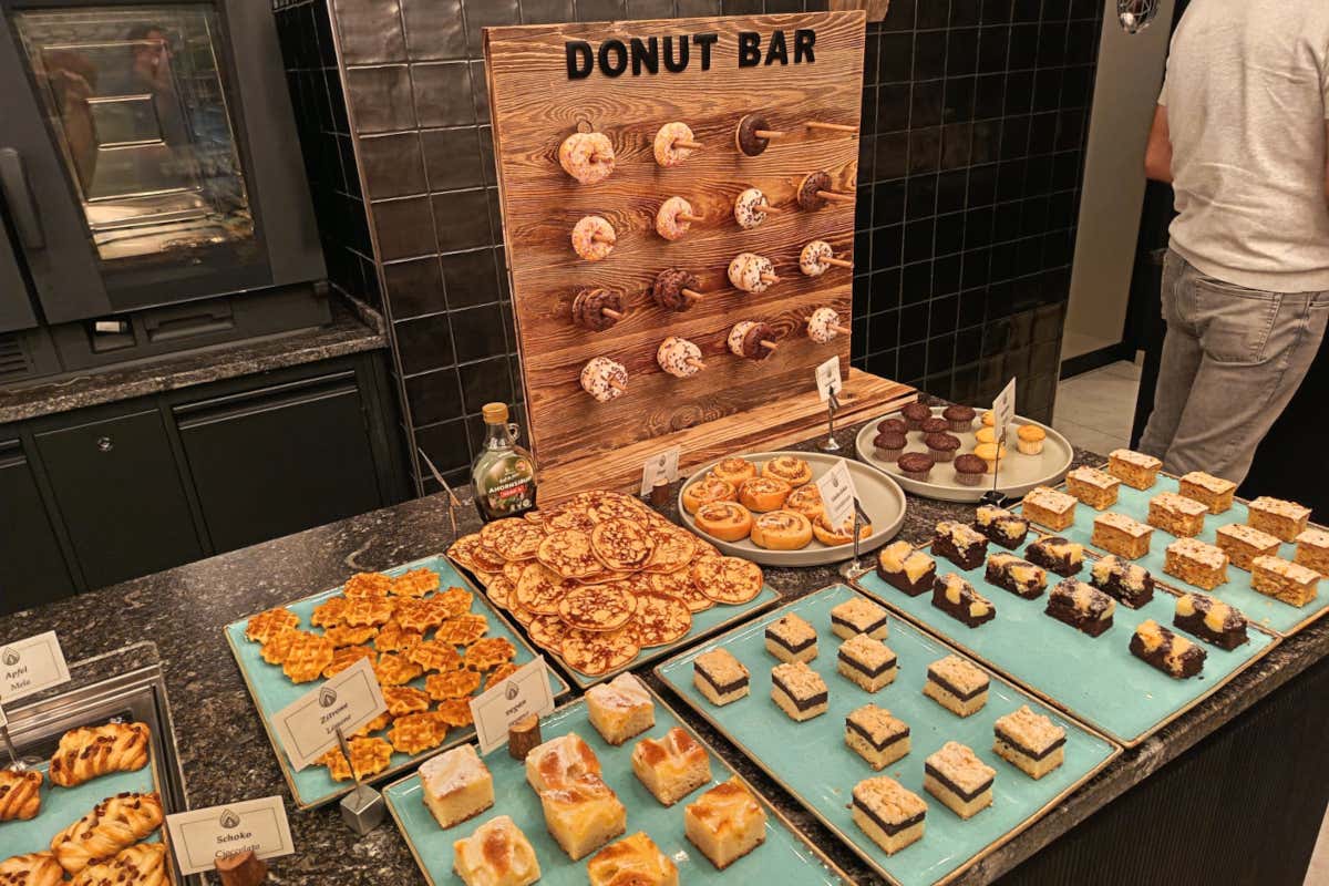 Benessere tra le Alpi: l'hotel dove vivere l’autunno tra Sky Pool, saune e natura Benessere tra le Alpi: l'hotel dove vivere l’autunno tra Sky Pool, saune e natura