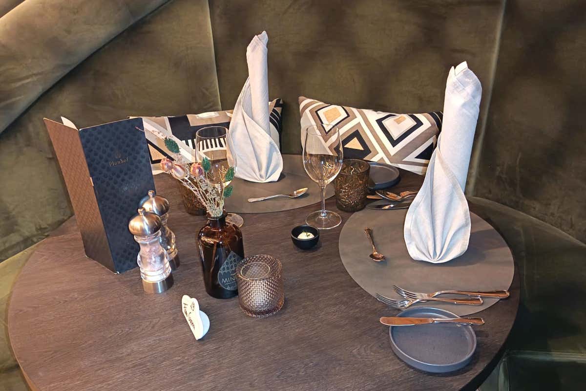 Benessere tra le Alpi: l'hotel dove vivere l’autunno tra Sky Pool, saune e natura Benessere tra le Alpi: l'hotel dove vivere l’autunno tra Sky Pool, saune e natura