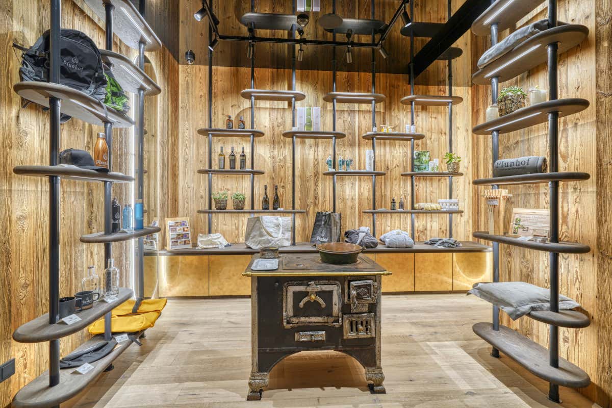 Benessere tra le Alpi: l'hotel dove vivere l’autunno tra Sky Pool, saune e natura Benessere tra le Alpi: l'hotel dove vivere l’autunno tra Sky Pool, saune e natura