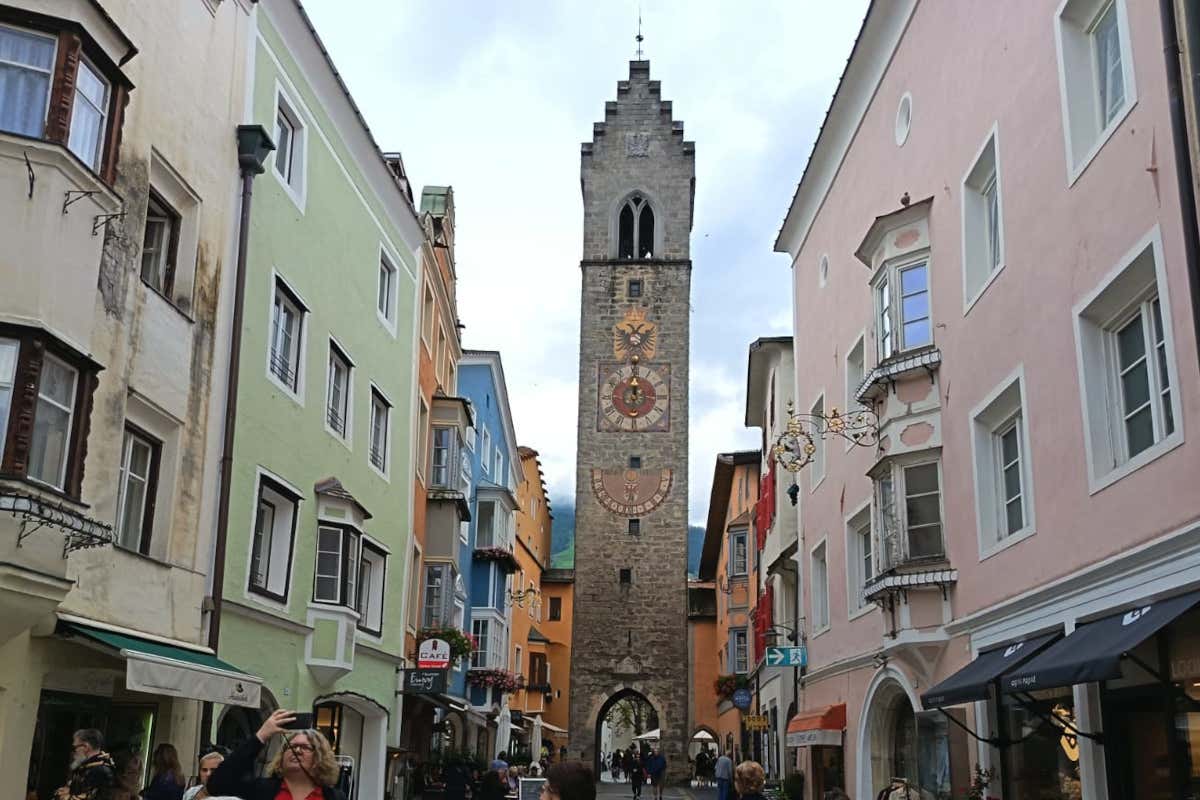 Benessere tra le Alpi: l'hotel dove vivere l’autunno tra Sky Pool, saune e natura Benessere tra le Alpi: l'hotel dove vivere l’autunno tra Sky Pool, saune e natura